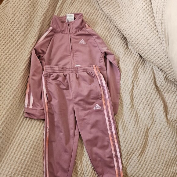 Adidas girls tracksuit size 4 - Picture 1 of 5